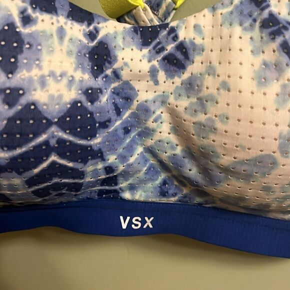 VICTORIA’S SECRET VSX SPORT PADDED VENTILATED SPORT BRA SIZE 34B - Picture 2 of 5